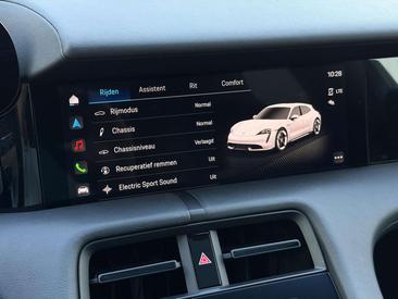 Porsche Taycan — photo 36