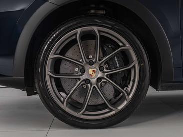 Porsche Cayenne III Turbo GT — photo 9