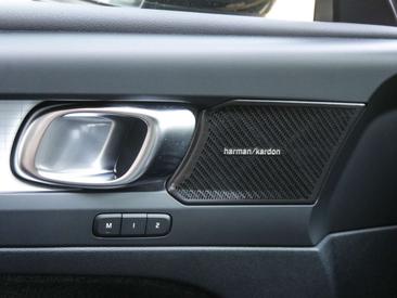 Volvo XC40 B3 Plus — photo 12