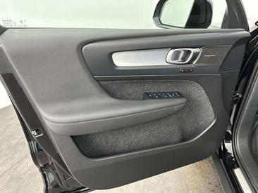 Volvo XC40 B4 Plus — photo 12