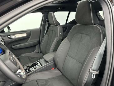 Volvo XC40 B4 Plus — photo 13