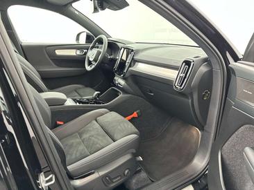 Volvo XC40 B4 Plus — photo 16