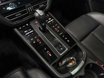 Porsche Macan Electrique S — photo 17