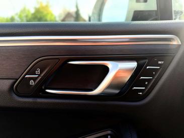 Porsche Macan Electrique GTS — photo 21