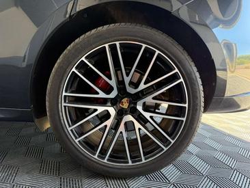 Porsche Macan Electrique S — photo 27