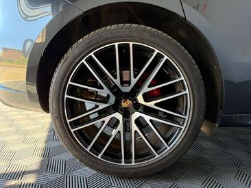 Porsche Macan Electrique S — photo 28