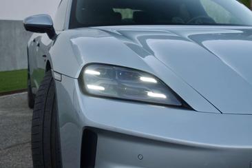 Porsche Taycan — photo 11