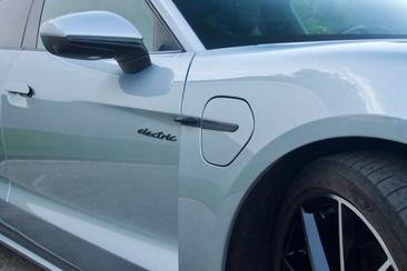 Porsche Taycan — photo 14