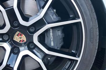 Porsche Taycan — photo 16