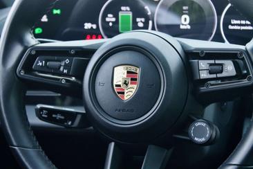 Porsche Taycan — photo 29
