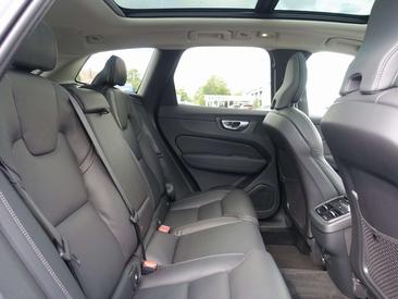 Volvo XC60 B5 — photo 9