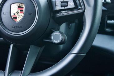 Porsche Taycan — photo 31