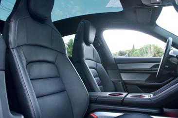 Porsche Taycan — photo 33