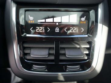 Volvo XC60 B5 — photo 14