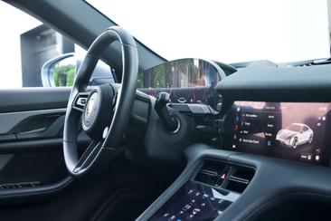 Porsche Taycan — photo 41