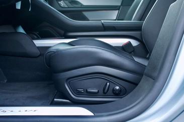 Porsche Taycan — photo 42