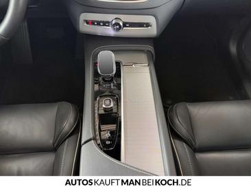 Volvo XC90 B5 Plus — photo 9