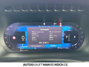 Volvo XC90 B5 Plus — photo 10