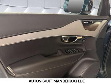 Volvo XC90 B5 Plus — photo 12