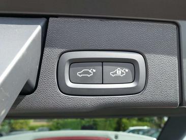 Volvo XC60 B5 — photo 29