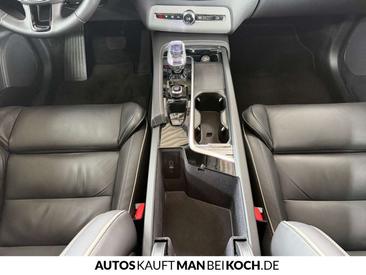 Volvo XC90 B5 Plus — photo 30