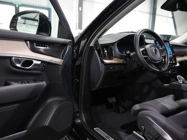 Volvo XC90 B5 Plus — photo 12