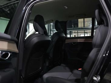 Volvo XC90 B5 Plus — photo 18
