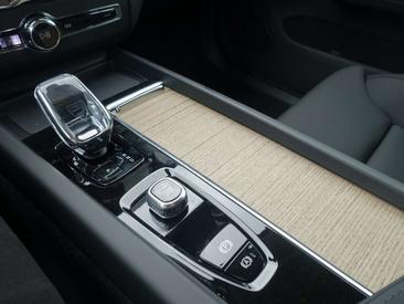 Volvo XC60 T8 Recharge Plus — photo 20