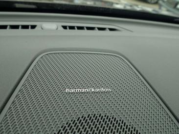 Volvo XC60 T8 Recharge Plus — photo 22