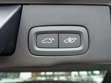 Volvo XC60 T8 Recharge Plus — photo 26