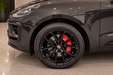 Porsche Macan Electrique S — photo 28