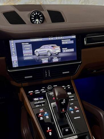 Porsche Cayenne III Turbo S E-Hybrid — photo 37