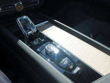 Volvo XC60 T8 Recharge Plus — photo 20