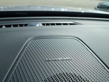 Volvo XC60 T8 Recharge Plus — photo 22