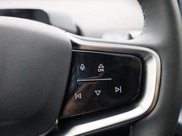Volvo XC60 — photo 22