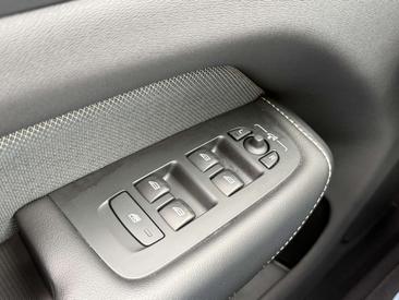 Volvo XC60 B4 Plus — photo 12
