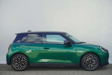 Mini Hatch Favoured Cooper E — photo 2
