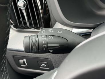 Volvo XC60 B4 Plus — photo 16