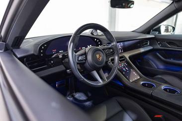 Porsche Taycan — photo 8