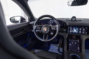 Porsche Taycan — photo 10