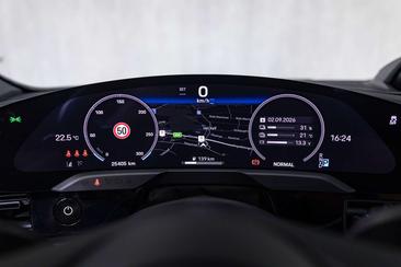 Porsche Taycan — photo 14