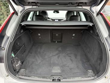 Volvo XC60 B4 Plus — photo 27