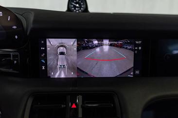 Porsche Taycan — photo 17