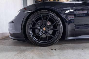 Porsche Taycan — photo 21