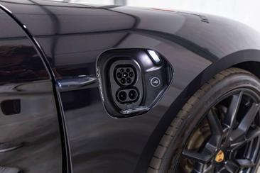 Porsche Taycan — photo 25