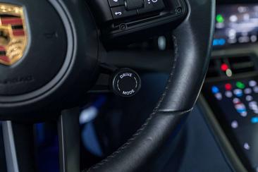 Porsche Taycan — photo 38