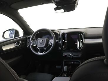 Volvo XC40 B4 Plus — photo 9