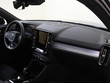 Volvo XC40 B4 Plus — photo 11