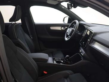 Volvo XC40 B4 Plus — photo 12