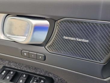 Volvo XC40 B4 Plus — photo 9